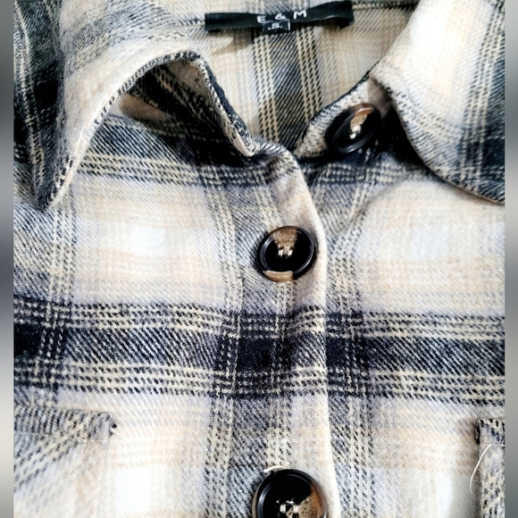 E & M Women’s Plaid Button-Down Shacket – 100% Cotton – Size Small - Picture 6 of 13